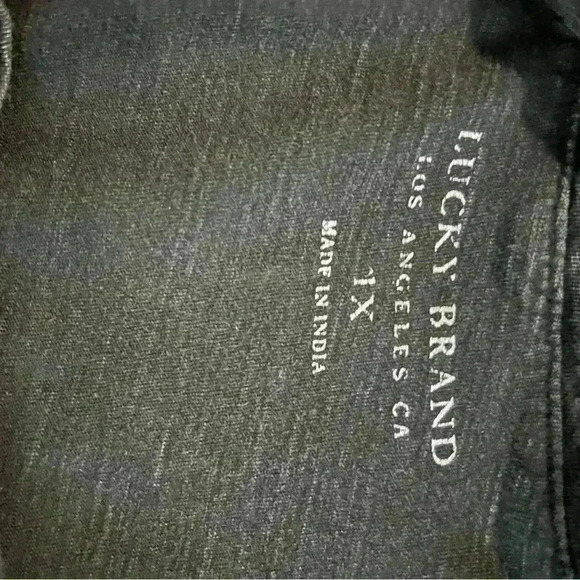 Lucky Brand Black Graphic T-shirt. Size 1X. Preowned. Pocket on front. Women’s - Picture 3 of 3